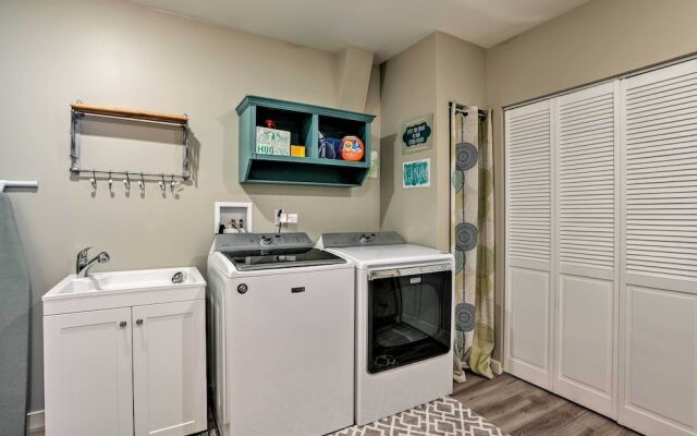 7 Mi to Dtwn Denver: Arvada Home w/ Patio