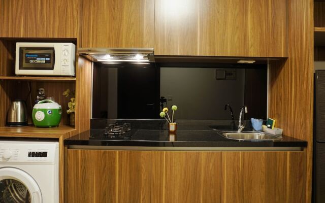 Luxurious 1BR @ L'Avenue Apartment near Sampoerna Universitas