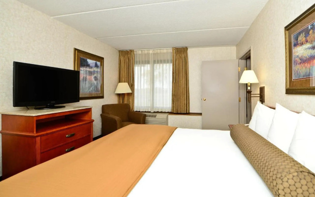 Ramada Hotel & Conference Center by Wyndham Plymouth