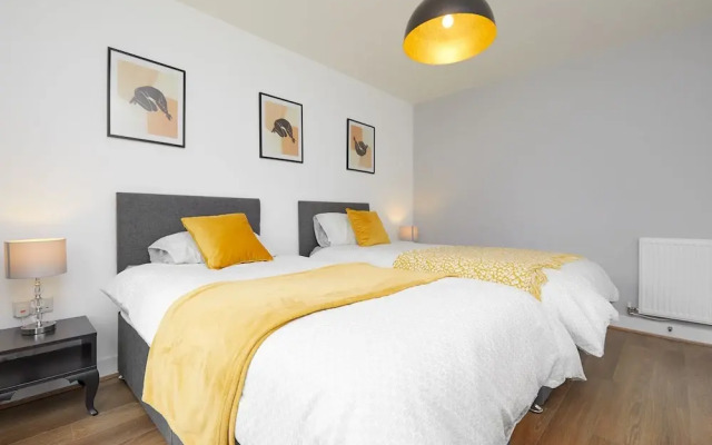 Derby City 3 Bed House- Roof Terrace