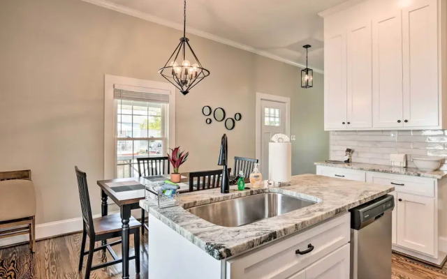 Ideally Located 'penne Place' w/ Deck & Grill