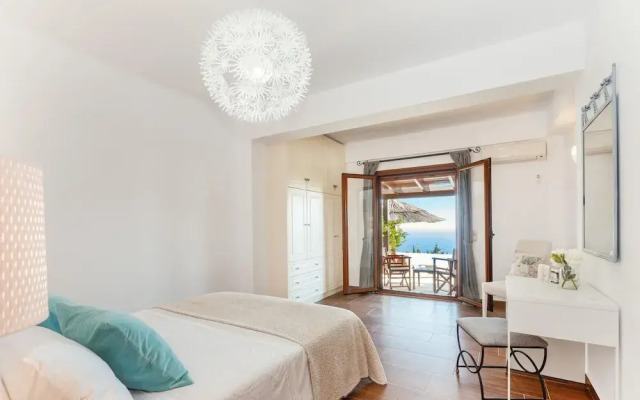 Avlaki Bay House in Paxi