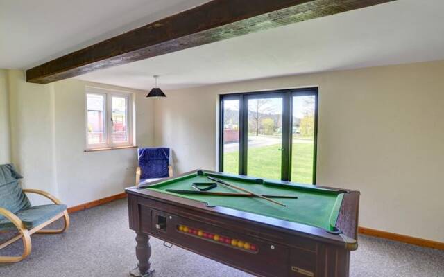 Quaint Holiday Home in South Wales With Sunny Gardens