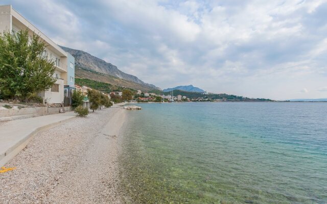 Apartments Road star