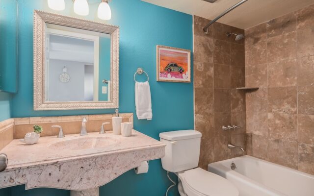 Stylish 1BR Apt Old Town by WanderJaunt