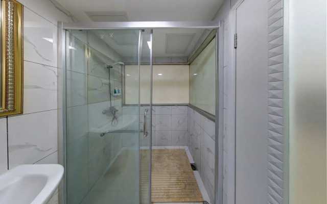 YOYO International Apartment