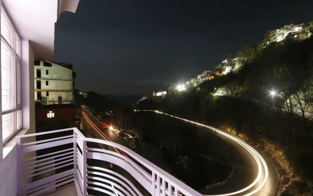 OYO 12695 Home Cosy 5BHK Himuda Sanjauli