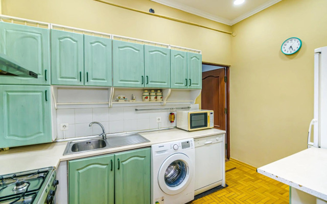 M Estate. Targovu. Nizami Street 4 room. (021).