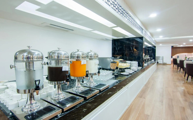Golden Jomtien Beach Hotel