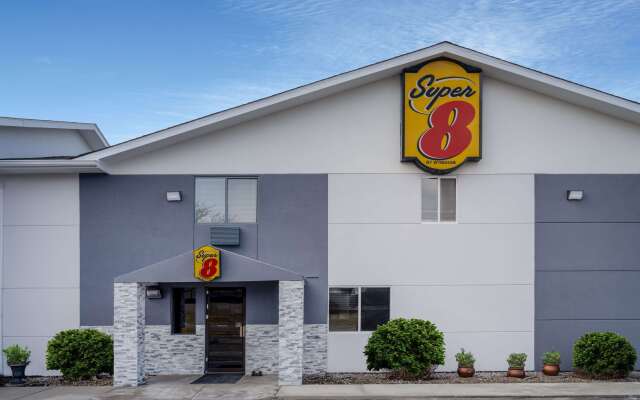 Super 8 by Wyndham Merrillville