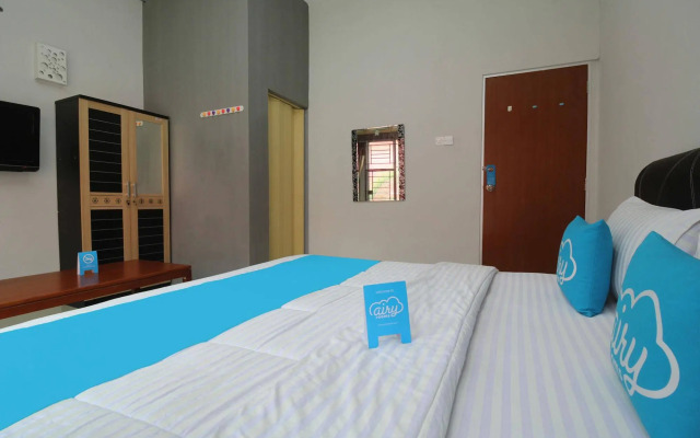 ZEN Rooms Nagoya Seraya Mas Center