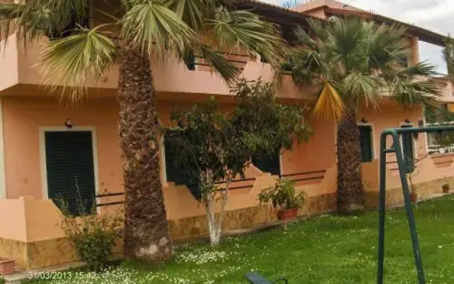 Feakes Apartments