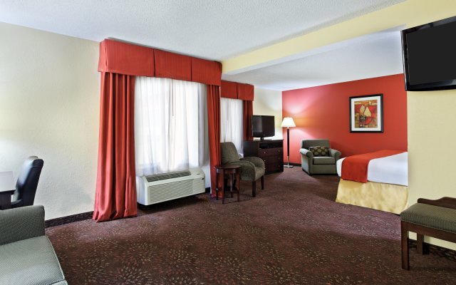 Holiday Inn Express & Suites Knoxville-North-I-75 Exit 112, an IHG Hotel