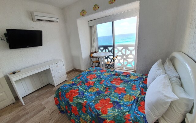 Cancun Plaza Condo Hotel