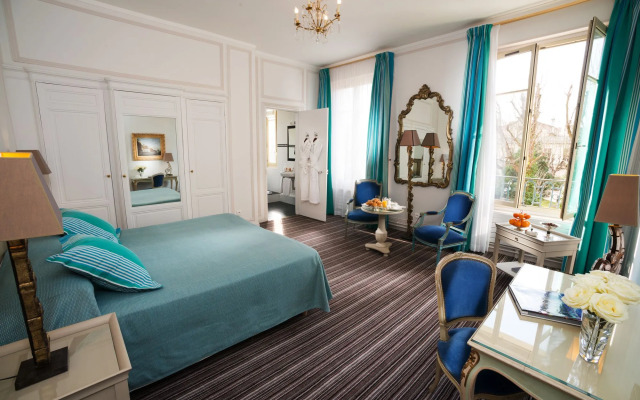 Pavillon Henri IV Hotel Restaurant Gastronomique Terrasse