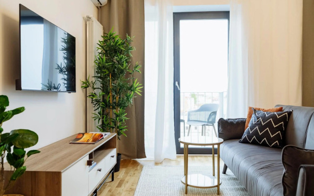 Sunny 2BR Flat - Top Location - Amazing Balcony