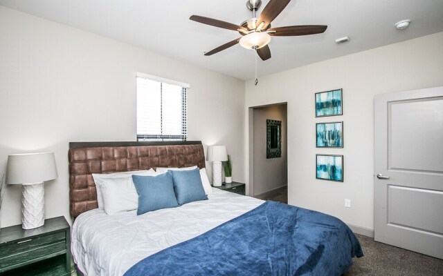 Rooftop Pool-Walk 2 shops-Dining-C4404