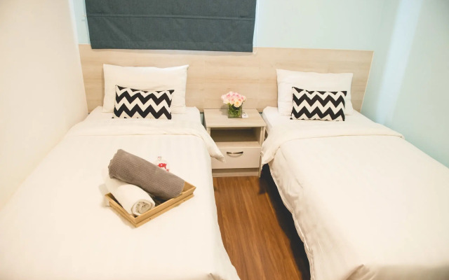 One Amerin Mall & Suites
