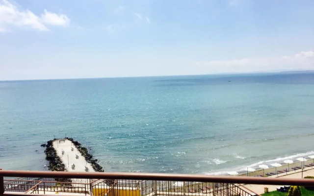 Apartments in Grand Midia Aheloy Palace