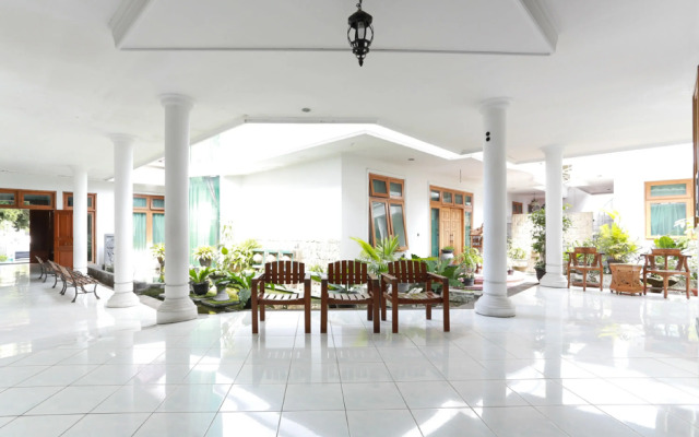 RedDoorz Syariah near Alun Alun Magelang