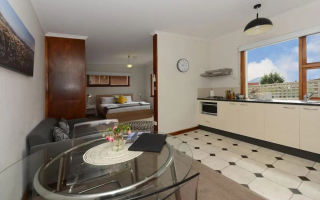 Ms Sophia's Studio Apartment