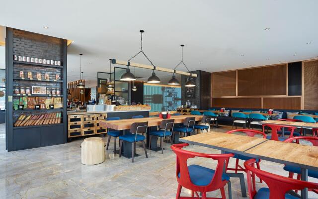 Hotel Indigo Kaohsiung Central Park by IHG