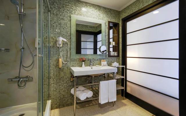 Limak Lara De Luxe Hotel and Resort