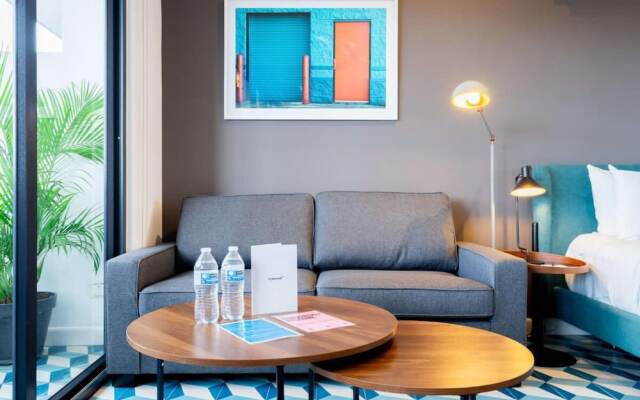 w Artistic Loft in Santa Ana