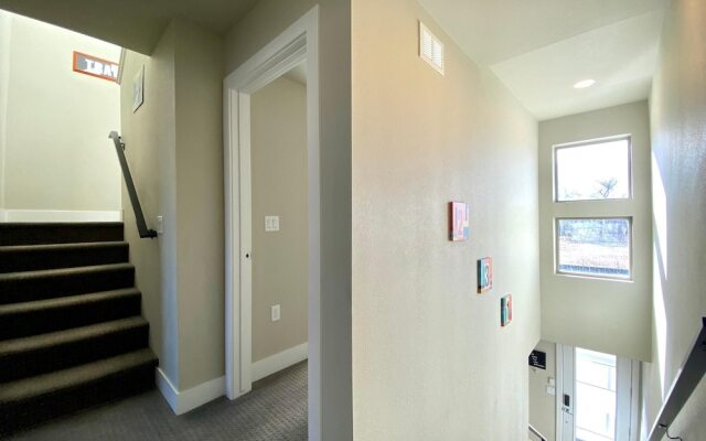 Classy Townhome near Old Town, Breweries, & River!