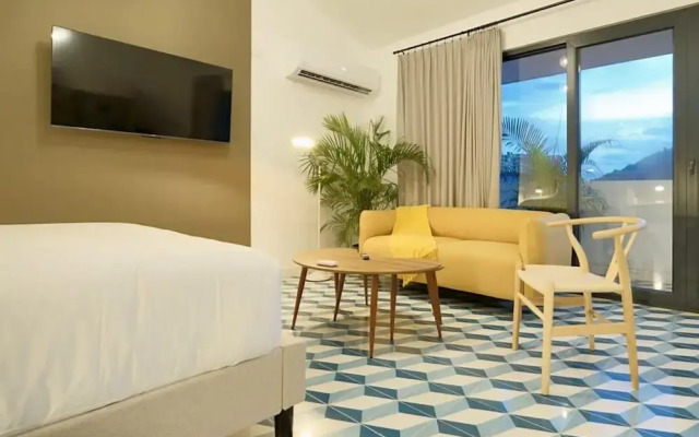 w Fancy Loft in Santa Ana