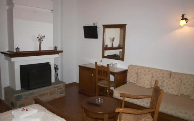 Heliodora Comfort Triple Room 2