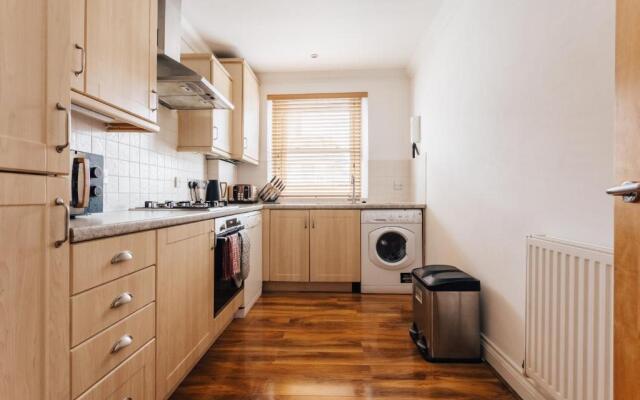 Top quality two bed apartment near beach front