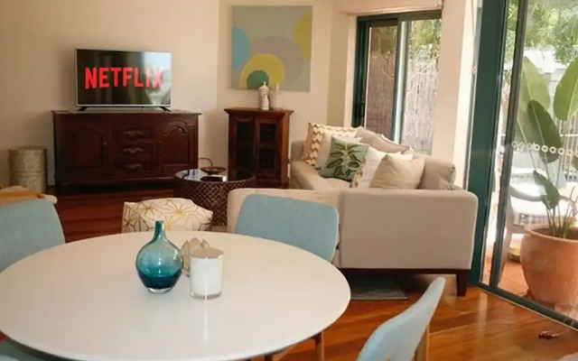 2BR Beautiful River Retreat Pool Wine Gym Netflix