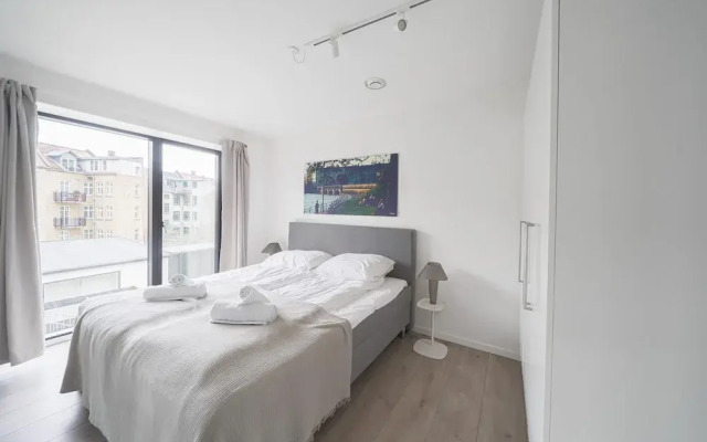 Fantastic Apartment w French Balcony
