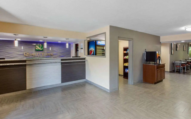 Quality Inn Airport-Near Uptown