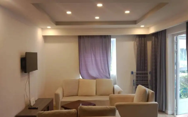 2 Bedroom Apartment With 2 Pools
