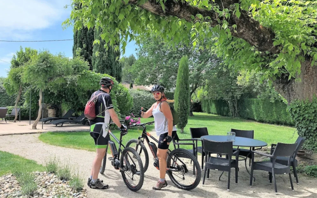 Le Mas au Portail Bleu