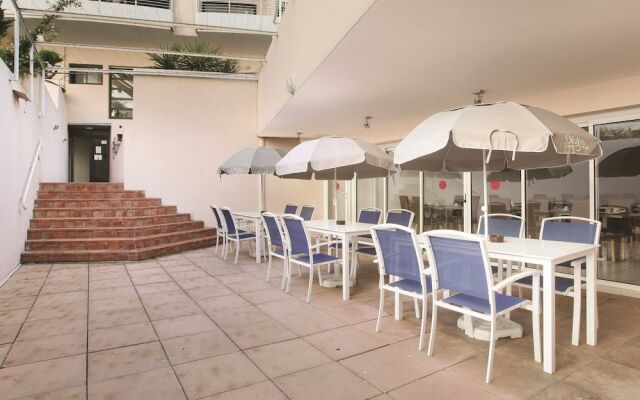 24m At 200m From Beach Residence With Pool