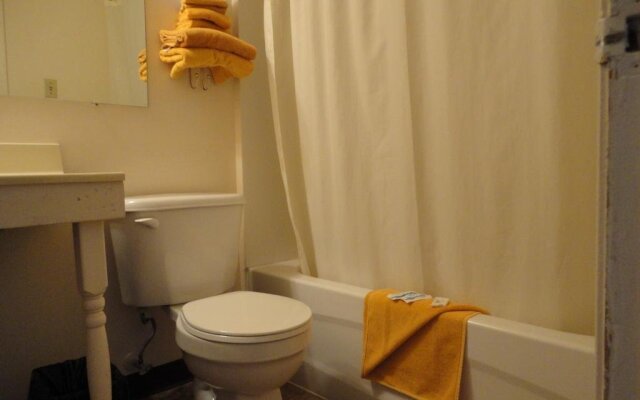 Lodge Motor Inn