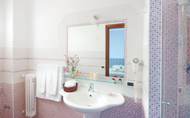 Iris Hotel