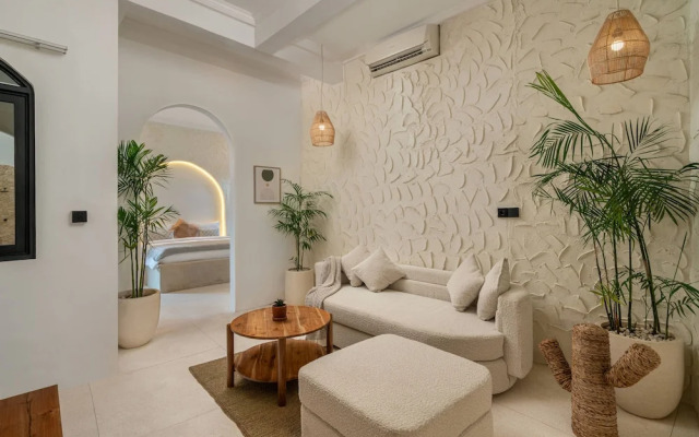 Casa Amor by GORO