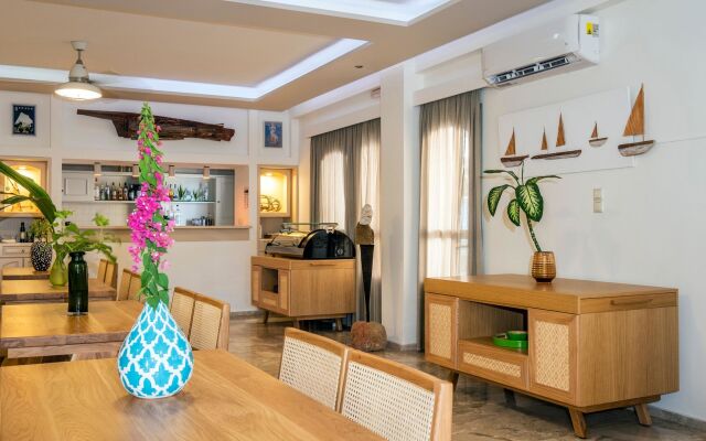Aris Hotel