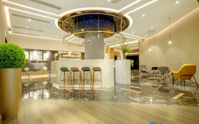 SuShi Qingshe Hotel (Hanzhong Road subway station)