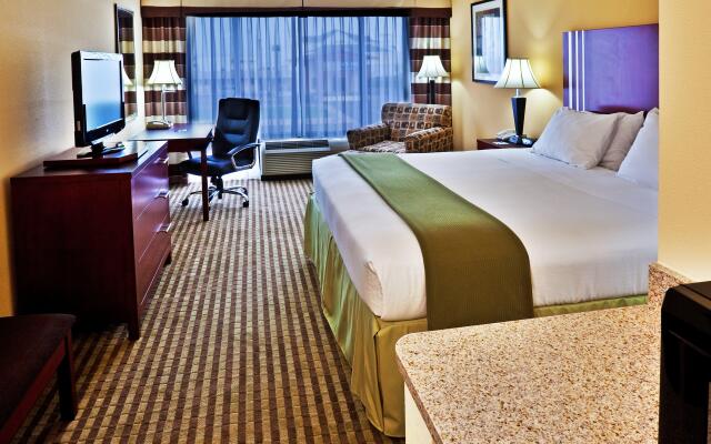 Holiday Inn Express & Suites Perry by IHG