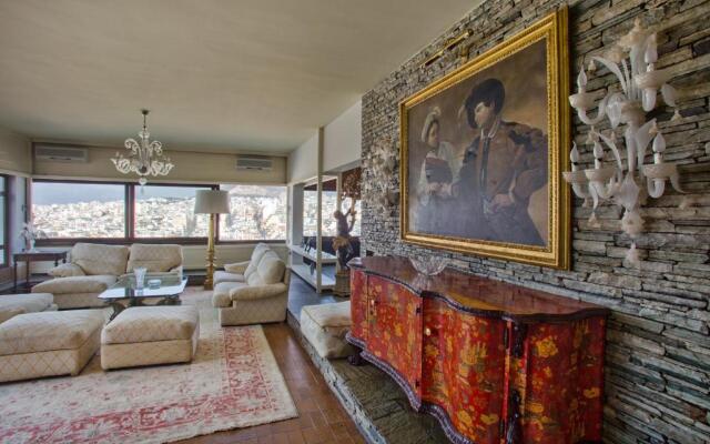 Exclusive apt with panoramic views! - ST8