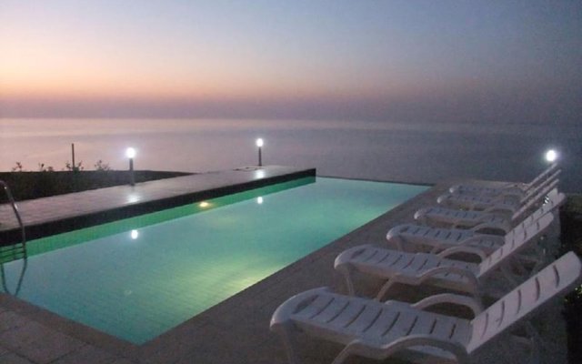 Detached Villa, Private Heated Pool, Outstanding Sea Views, Sleeps 6, Free Wifi