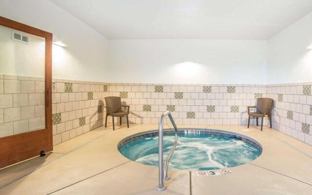 Country Inn & Suites