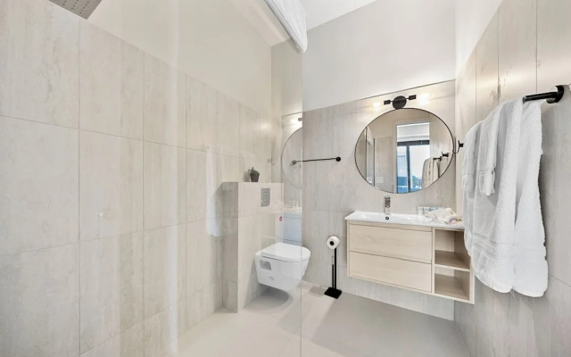 Catalina Residence Apt 3 - L.g. Smith Boulevard 546-j