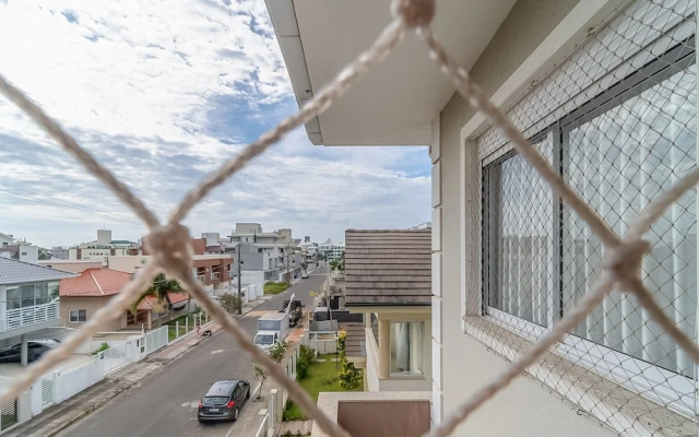 Apt w/ Gourmet Balcony 800m From the Beach Cbe0201