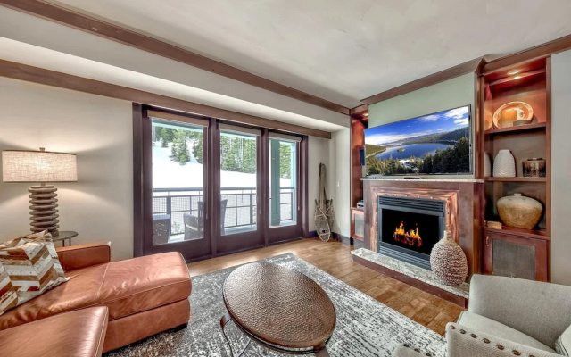 2 Bedoom  With Amazing Balcony Views 2 Bedroom Condo by RedAwning
